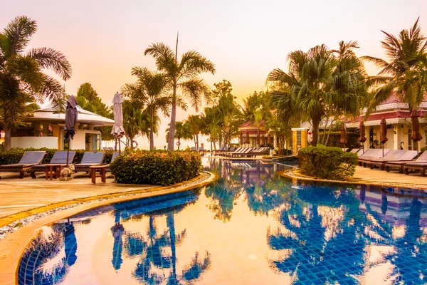 Günbatımı kez Resort'ta yüzme havuzu