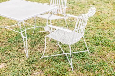 Boş sandalye ve masa