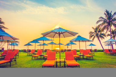 Boş şemsiyeleri ve sandalyeler, Twilight zamanlarda