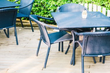 Boş masa ve sandalye