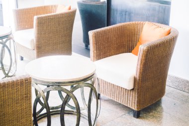 Boş masa ve sandalye