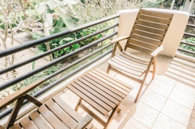 Boş sandalye ve masa