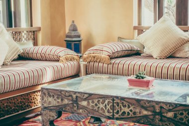 Fas tarzı ile kanepe yastık