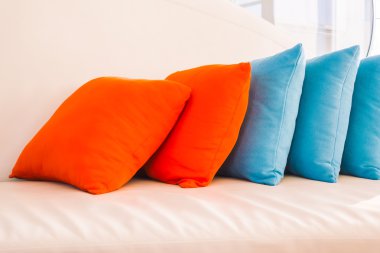 Güzel lüks yastıklar Divan