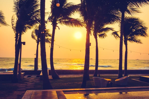 Siluete de palmieri cu apus de soare — Fotografie, imagine de stoc