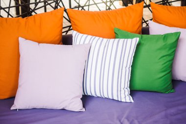 Güzel lüks yastıklar Divan