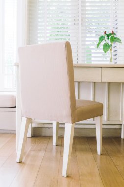 Boş masa ve sandalye