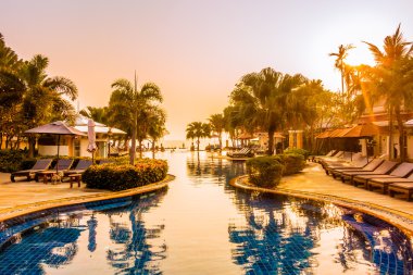 Günbatımı kez Resort'ta yüzme havuzu