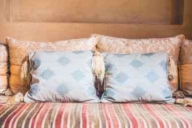 Fas tarzı ile kanepe yastık