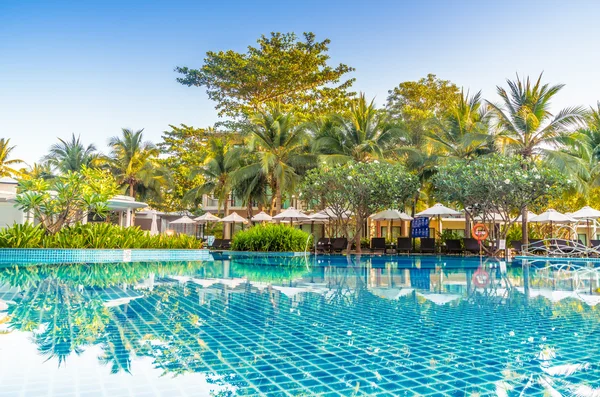 Hotel swimming pool resort — Stock Photo, Image