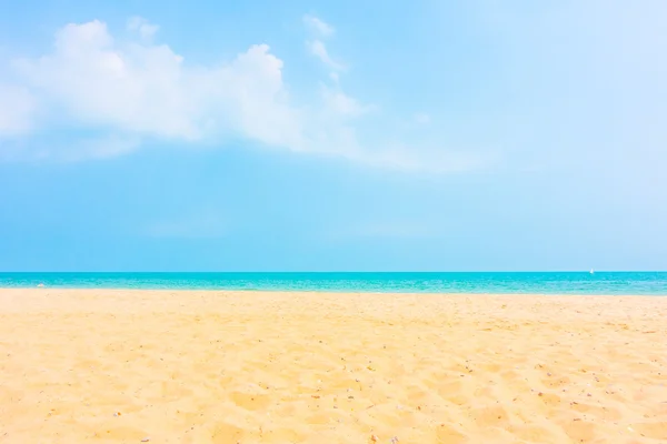 Vakker, tom sand på stranda – stockfoto