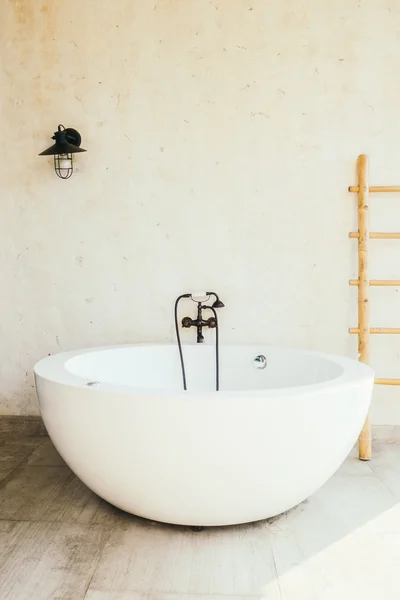 Hermosa decoración de bañera de lujo —  Fotos de Stock