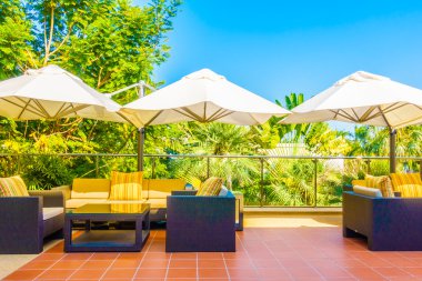 Şemsiye ile açık güverte