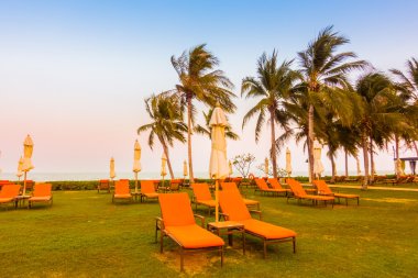 Boş şemsiyeleri ve sandalyeler, Twilight zamanlarda