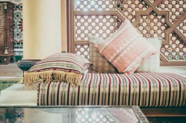 Fas tarzı ile kanepe yastık