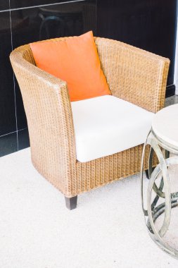 Boş masa ve sandalye