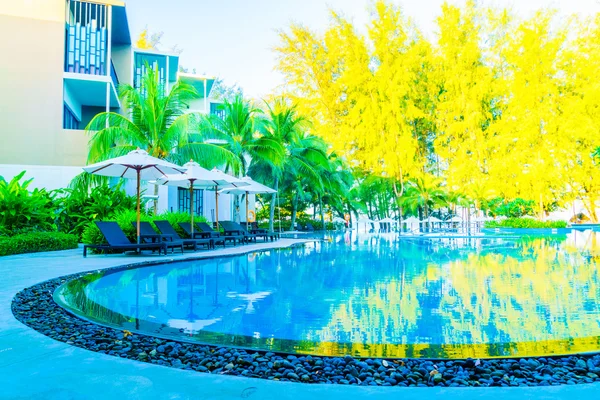 Hotel swimming pool resort — Stock Photo, Image