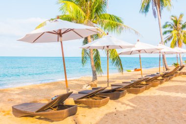 Şemsiye ve tropikal plaj sandalye