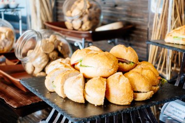 Otel restoranında açık büfe