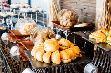 Otel restoranında açık büfe