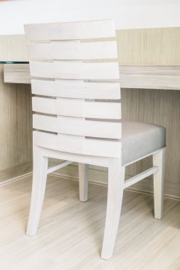 Boş çalışma masa ve sandalye