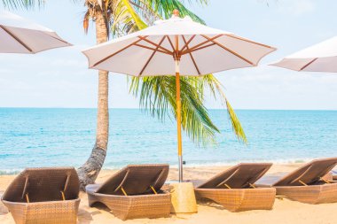 Şemsiye ve tropikal plaj sandalye