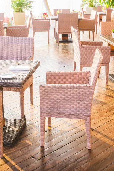 Empty table and chair — Stock Photo, Image