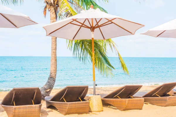 Şemsiye ve tropikal plaj sandalye