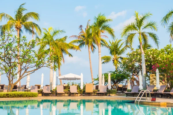 Hermosa piscina de lujo —  Fotos de Stock