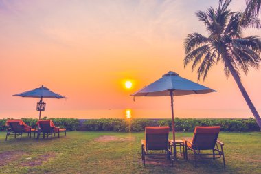 Boş şemsiyeleri ve sandalyeler, Twilight zamanlarda