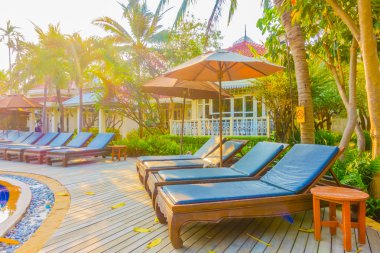 Otel havuzunda yüzme havuzu