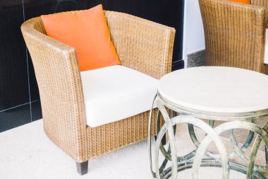 Boş masa ve sandalye