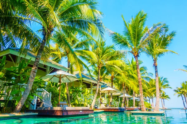 Hermosa piscina de lujo — Foto de Stock