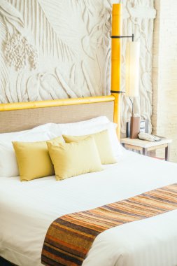 Lüks yatak güzel yastıklar