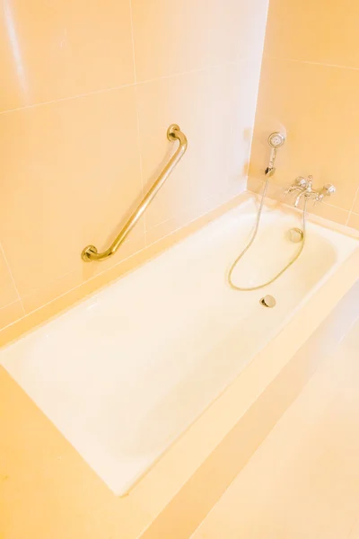 Belle décoration de baignoire de luxe — Photo