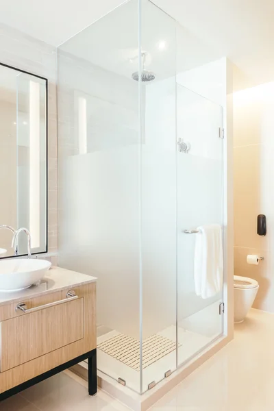 Sprchový box v interiéru koupelny — Stock fotografie