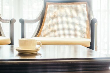 Masada beyaz kahve fincanı