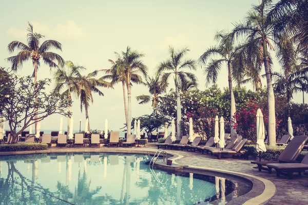 Bella piscina di lusso — Foto Stock