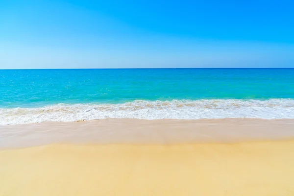 Hermosa playa y mar — Foto de Stock