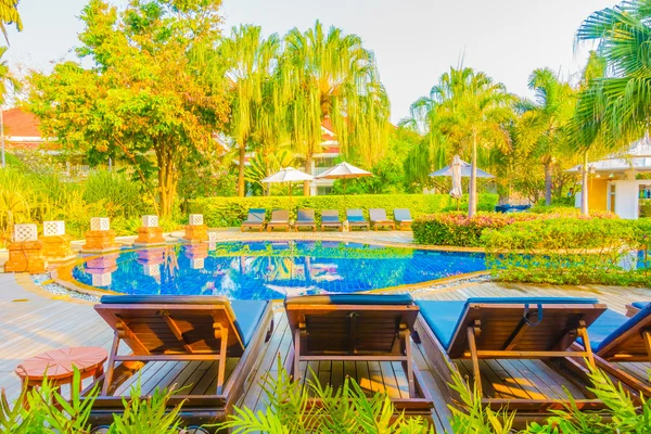 Swimming pool in hotel resort — Stock Photo, Image