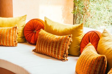 Güzel lüks yastık Divan