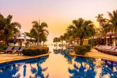 Günbatımı kez Resort'ta yüzme havuzu