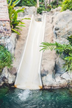 Yüzme Havuzu etrafında kaydırma