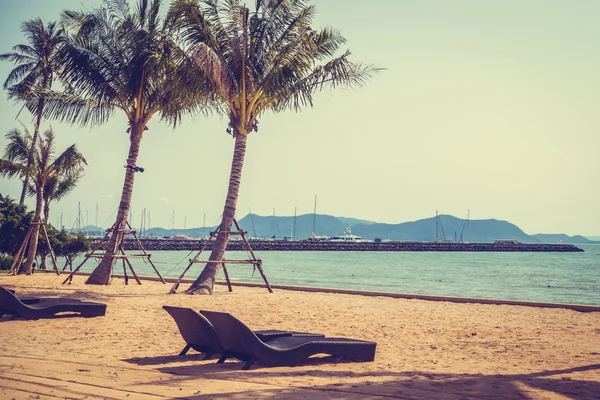 Palmy na plaży — Zdjęcie stockowe