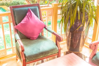 Boş masa ve sandalye