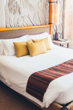 Lüks yatak güzel yastıklar