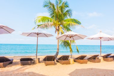 Şemsiye ve tropikal plaj sandalye