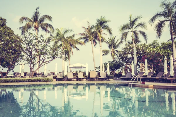 Bela piscina de luxo — Fotografia de Stock