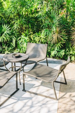 Boş sandalye ile açık veranda