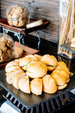 Otel restoranında açık büfe